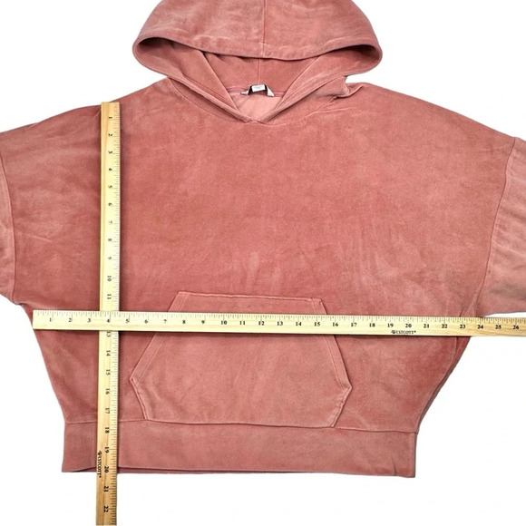 American Eagle Velour Hoodie. Batwing Style. Size Medium.
Blush-Salmon color. - Picture 9 of 10